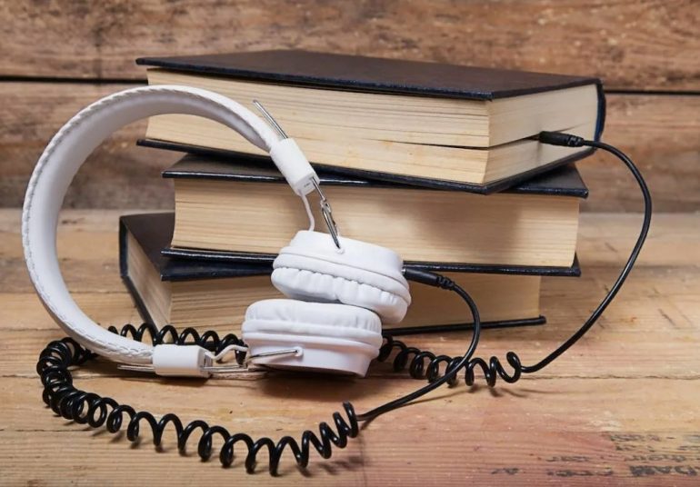 Мир в наушниках: почему аудиокниги стали трендом