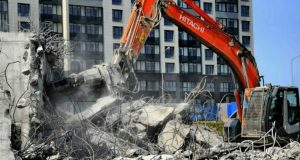 Технологии и методы сноса зданий в условиях плотной городской застройки